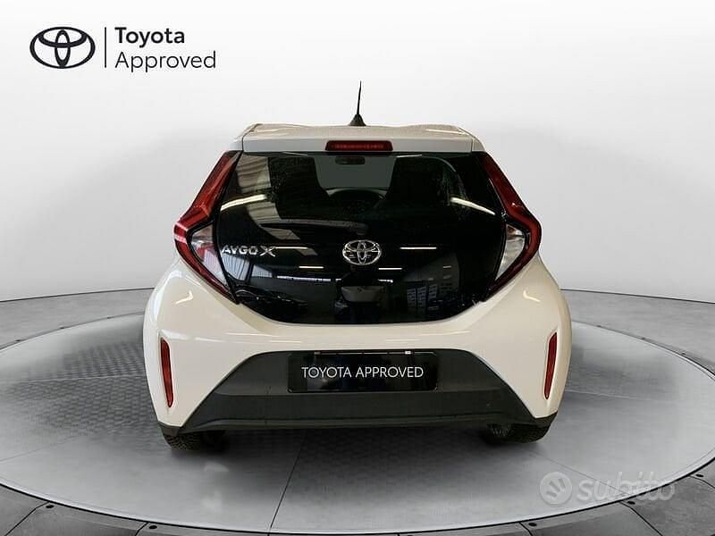 Usata Toyota Aygo X Active 72 CV (52 kW) 2022 Bianco SUV