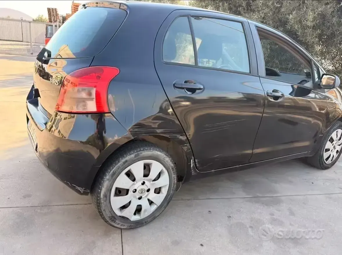 Usata Toyota Yaris 69 CV (50 kW) 2008 Nero Utilitaria
