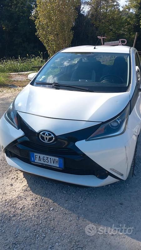 Usata Toyota Aygo 69 CV (50 kW) 2015 Bianco Utilitaria