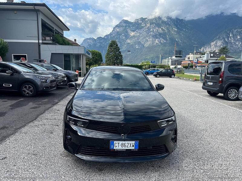 Usata Opel Astra Ultimate 131 CV (96 kW) 2024 Nero Berlina