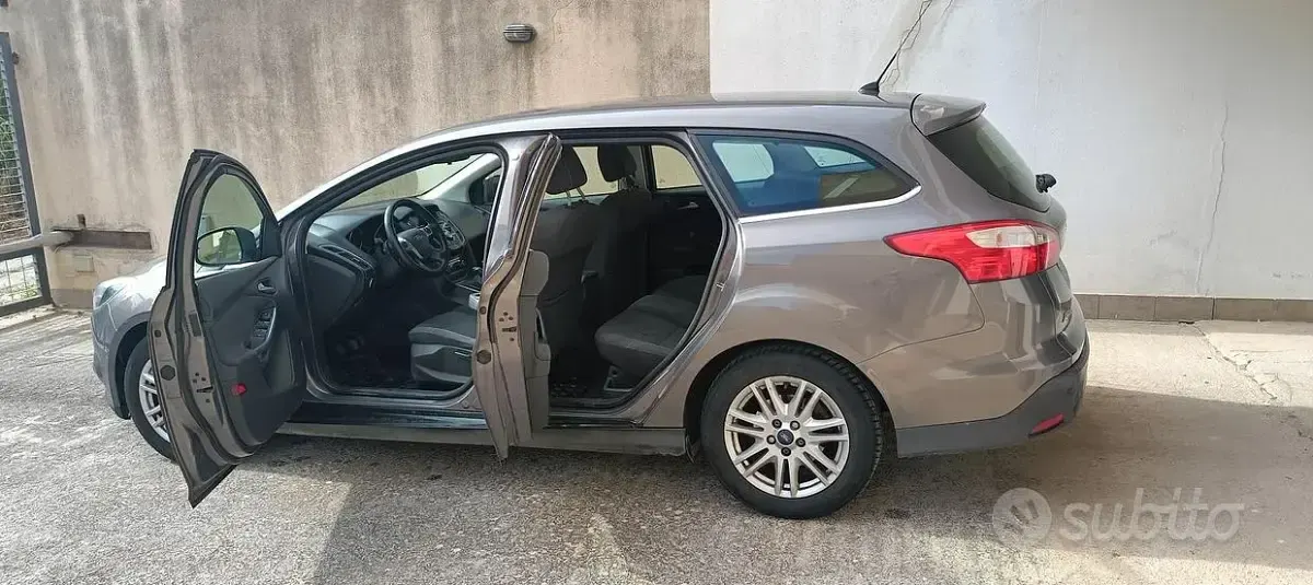Usata Ford Focus Titanium 115 CV (84 kW) 2012 Grigio Station wagon