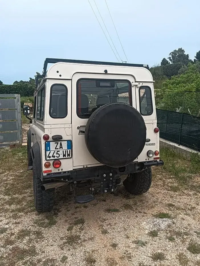 Usata Land Rover Defender 122 CV (89 kW) 2007 Bianco SUV