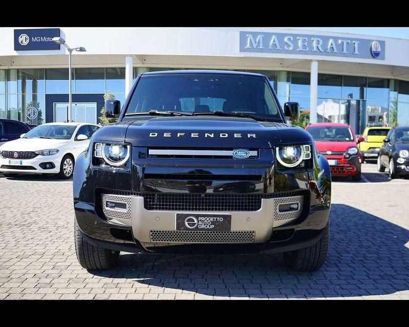 Usata Land Rover Defender SE Dynamic 200 CV (147 kW) 2025 Santorini black [1ag] SUV