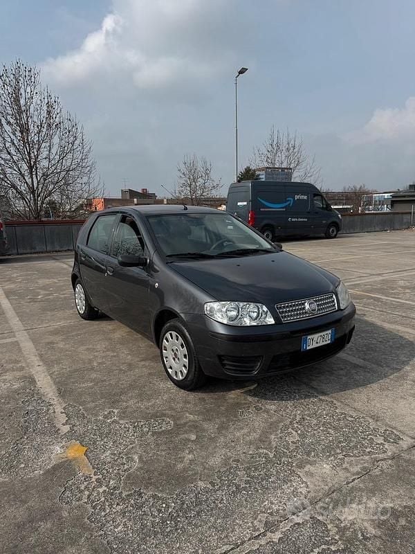 Usata Fiat Punto Active 60 CV (44 kW) 2009 Nero Utilitaria