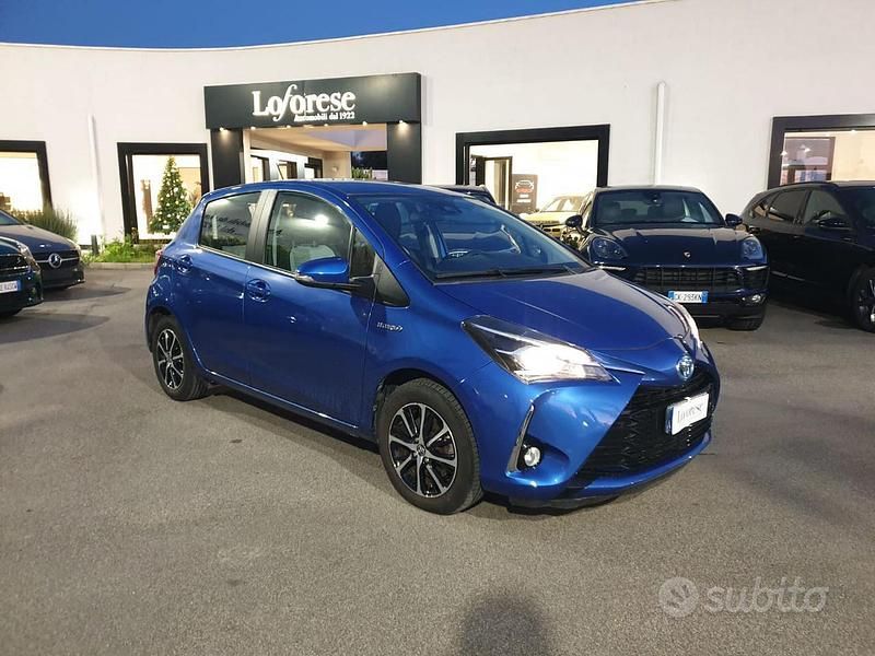 Usata Toyota Yaris Hybrid Business Edition 75 CV (55 kW) 2019 Blu metallizzato Berlina