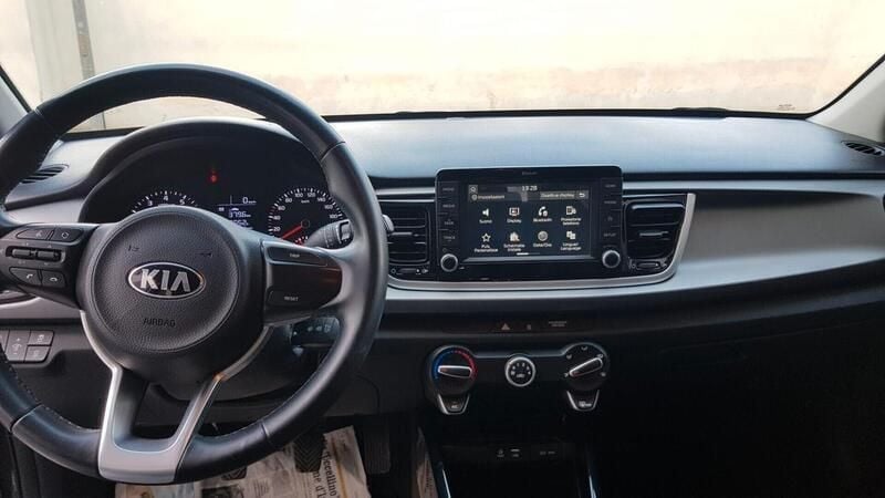 Usata Kia Rio 85 CV (62 kW) 2018 Grigio Berlina