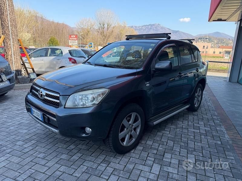 Usata Toyota RAV4 135 CV (99 kW) 2007 Grigio SUV