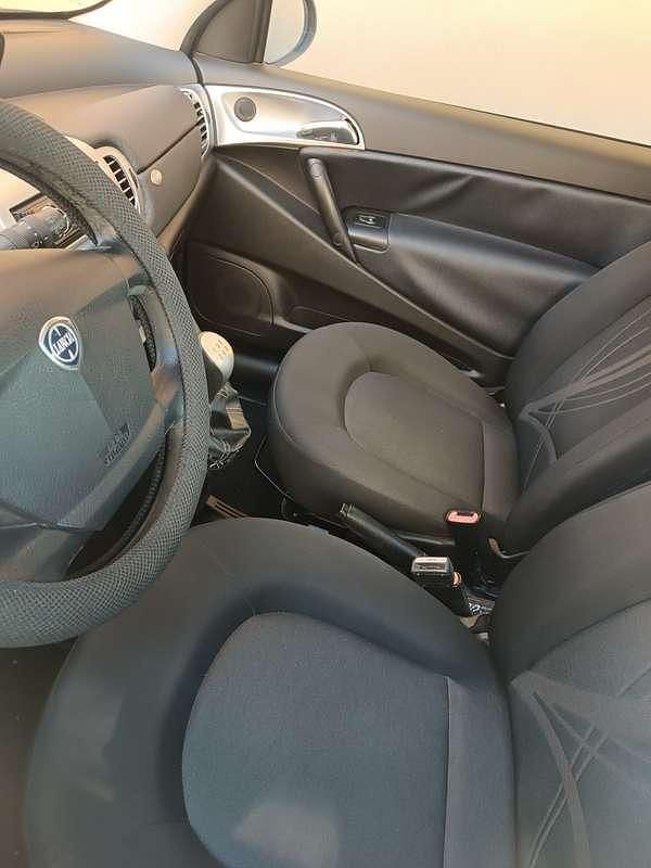 Usata Lancia Ypsilon 75 CV (55 kW) 2011 Marrone Utilitaria