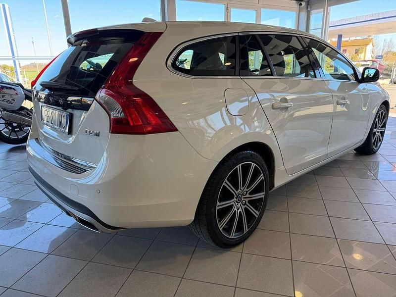 Usata Volvo V60 Summum 220 CV (161 kW) 2016 Bianco Station wagon
