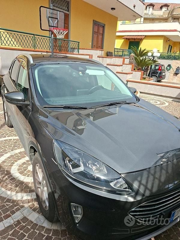 Usata Ford Kuga Titanium 120 CV (88 kW) 2020 Grigio SUV