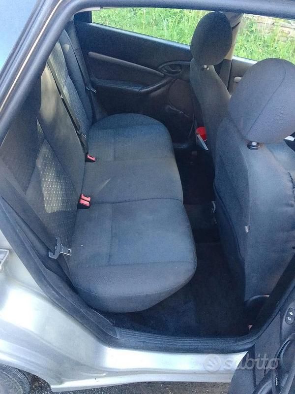 Usata Ford Focus 100 CV (73 kW) 2004 Grigio Berlina
