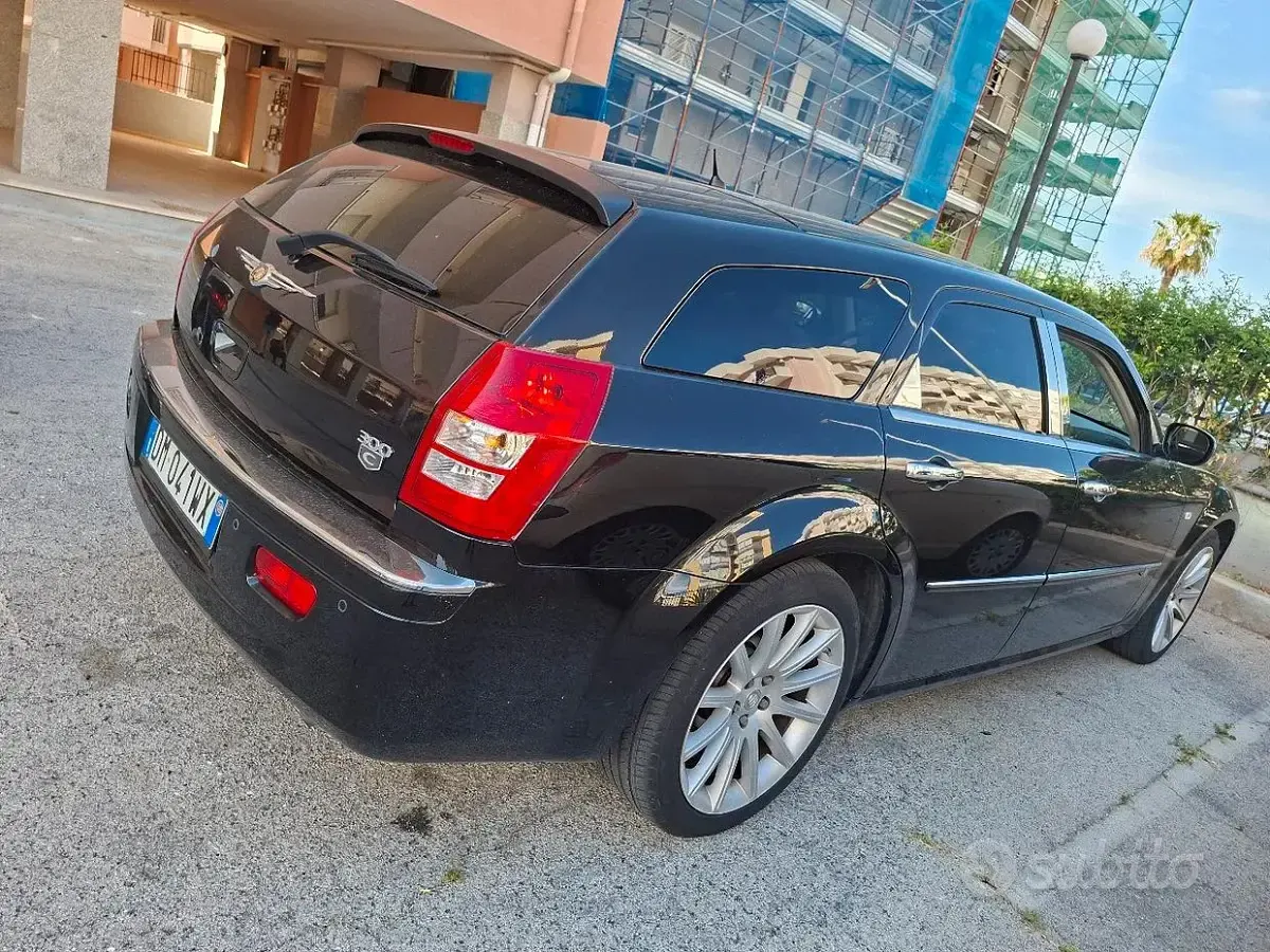 Usata Chrysler 300C 218 CV (160 kW) 2008 Nero Station wagon