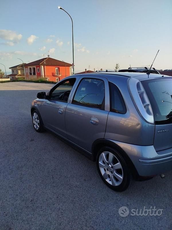 Usata Opel Corsa 69 CV (50 kW) 2006 Grigio Utilitaria