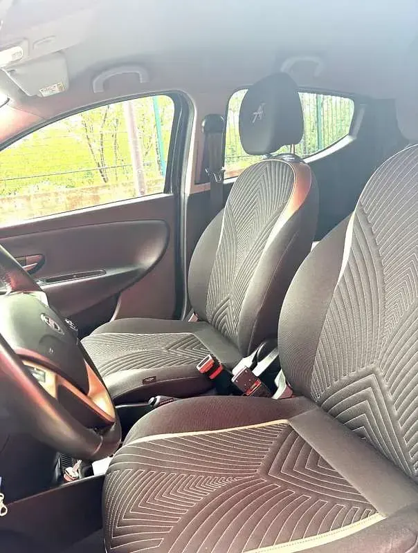Usata Lancia Ypsilon 69 CV (50 kW) 2022 Utilitaria