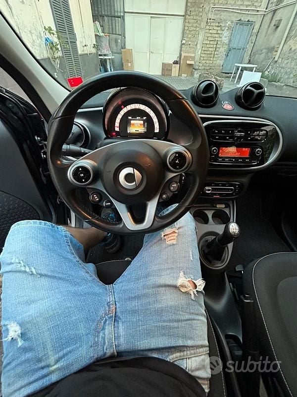Usata Smart ForFour 71 CV (52 kW) 2016 Nero Utilitaria