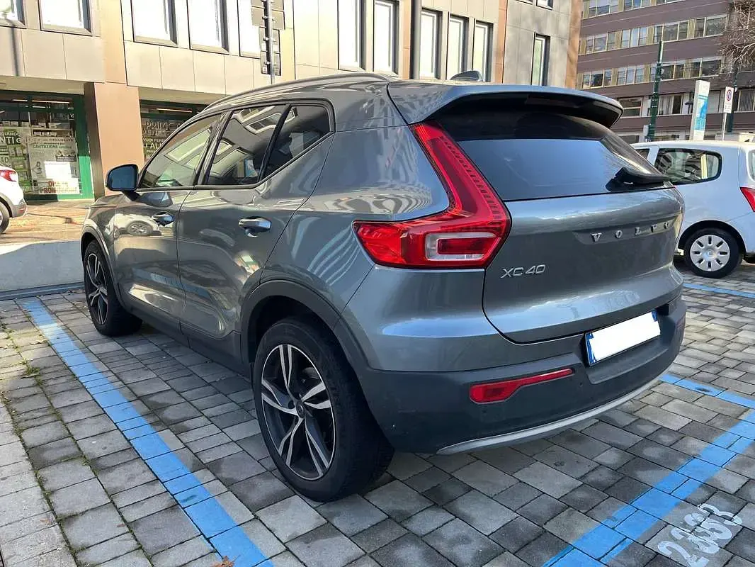 Usata Volvo XC40 Pro 190 CV (139 kW) 2018 Grigio SUV