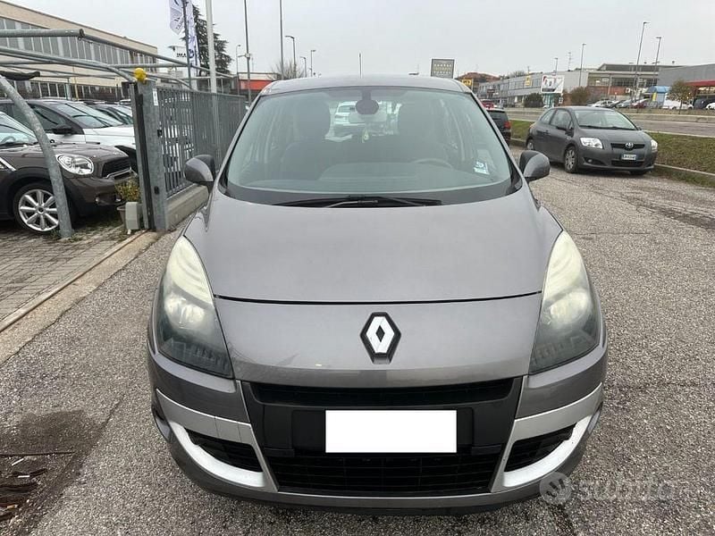Usata Renault Scénic III Luxe 110 CV (80 kW) 2010 Grigio Monovolume