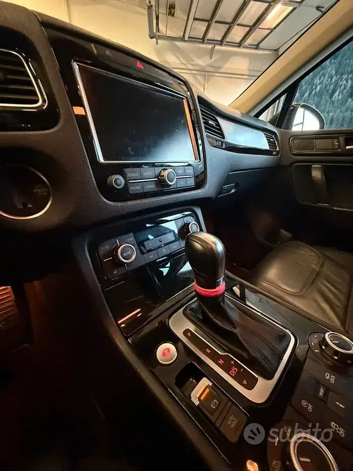 Usata VW Touareg R-line 245 CV (180 kW) 2014 Nero SUV