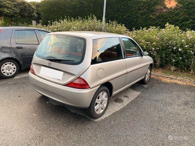Lancia ypsilon 2002