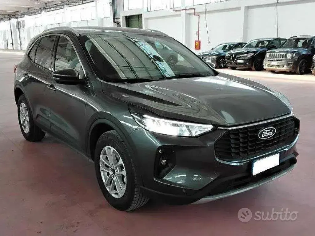 Usata Ford Kuga Titanium 179 CV (131 kW) 2025 Magnetic grey SUV