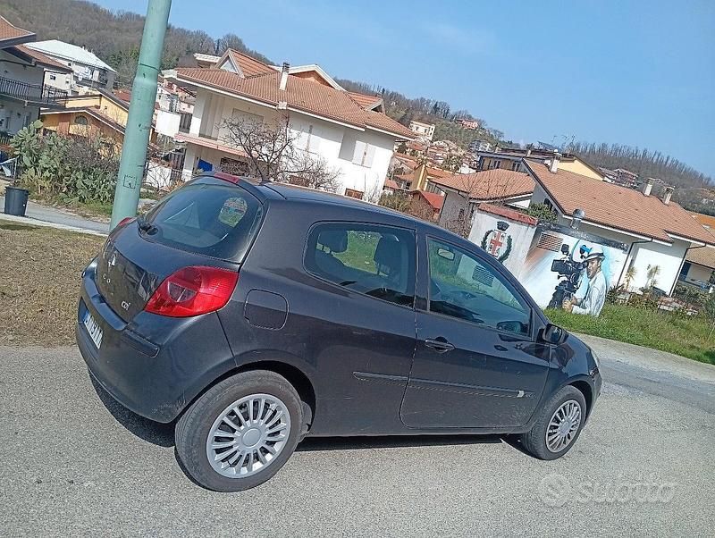 Usata Renault Clio II 75 CV (55 kW) 2005 Nero