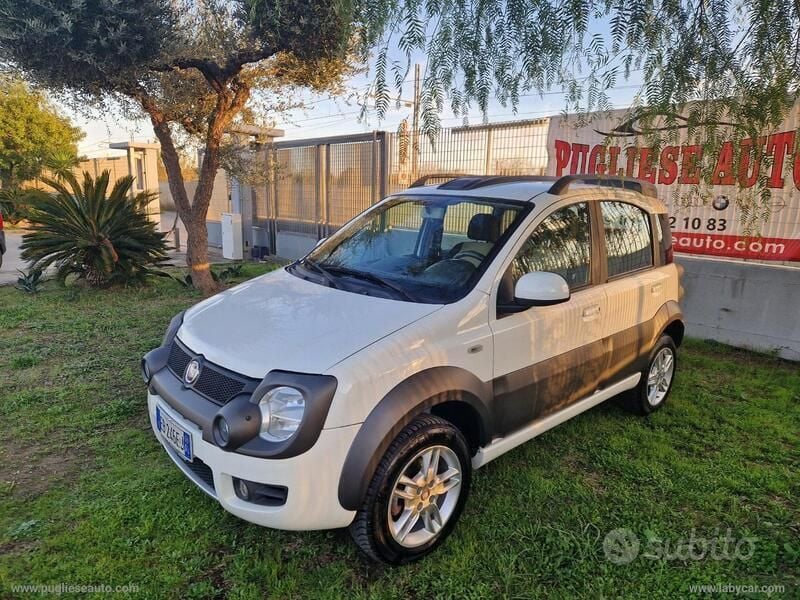 Bianco Usata 2011 Fiat Panda 4x4 Cross Due volumi | 7800 € (Buon prezzo) - Immagine 1/4