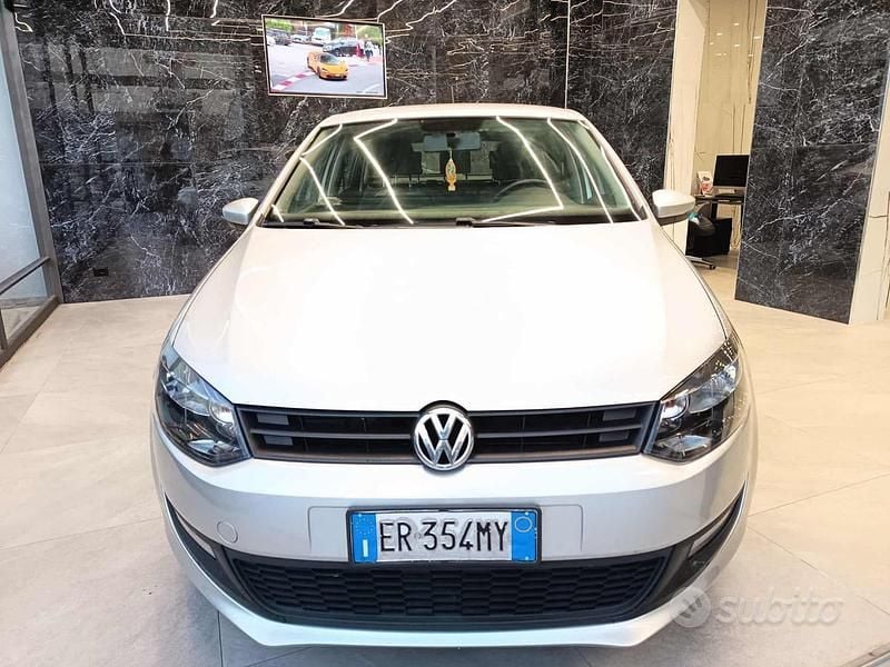 Grigio Usata 2013 VW Polo Trendline Tre volumi | 4499 € (Ottimo prezzo) - Immagine 1/4
