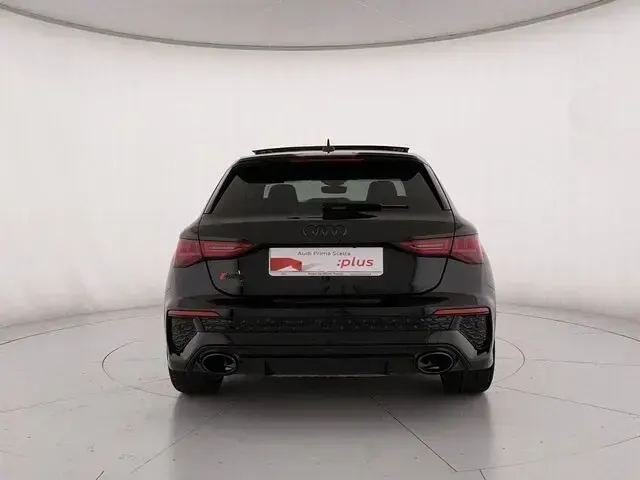 Usata Audi RS3 Sportback Ambiente 400 CV (294 kW) 2024 Nero mythos metallizzato Utilitaria