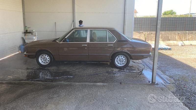 Usata BMW 518 90 CV (66 kW) 1981 Marrone Berlina