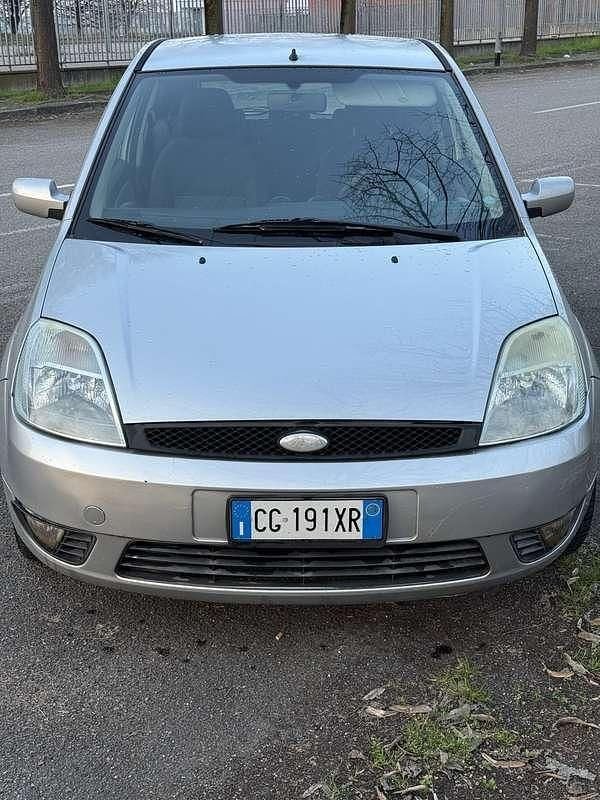 Usata Ford Fiesta Ghia 75 CV (55 kW) 2002 Utilitaria