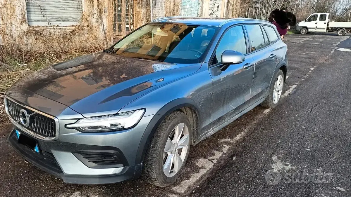 Usata Volvo V60 CC 190 CV (139 kW) 2019 Blu Station wagon