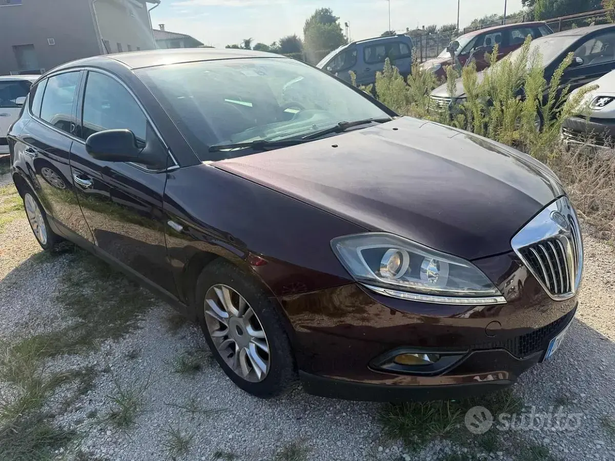 Usata Lancia Delta 120 CV (88 kW) 2008 Viola Utilitaria