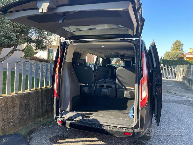 Usata Ford Tourneo Titanium X 150 CV (110 kW) 2023 Nero Monovolume