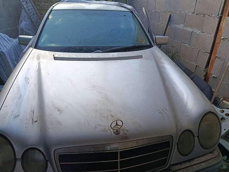 Usata Mercedes E200 Elegance 186 CV (136 kW) 1999 Berlina