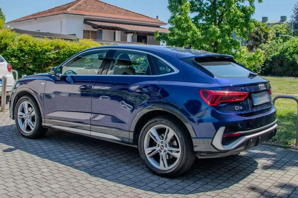 Usata Audi Q3 Sportback S-Line 150 CV (110 kW) 2021 Blu/azzurro SUV