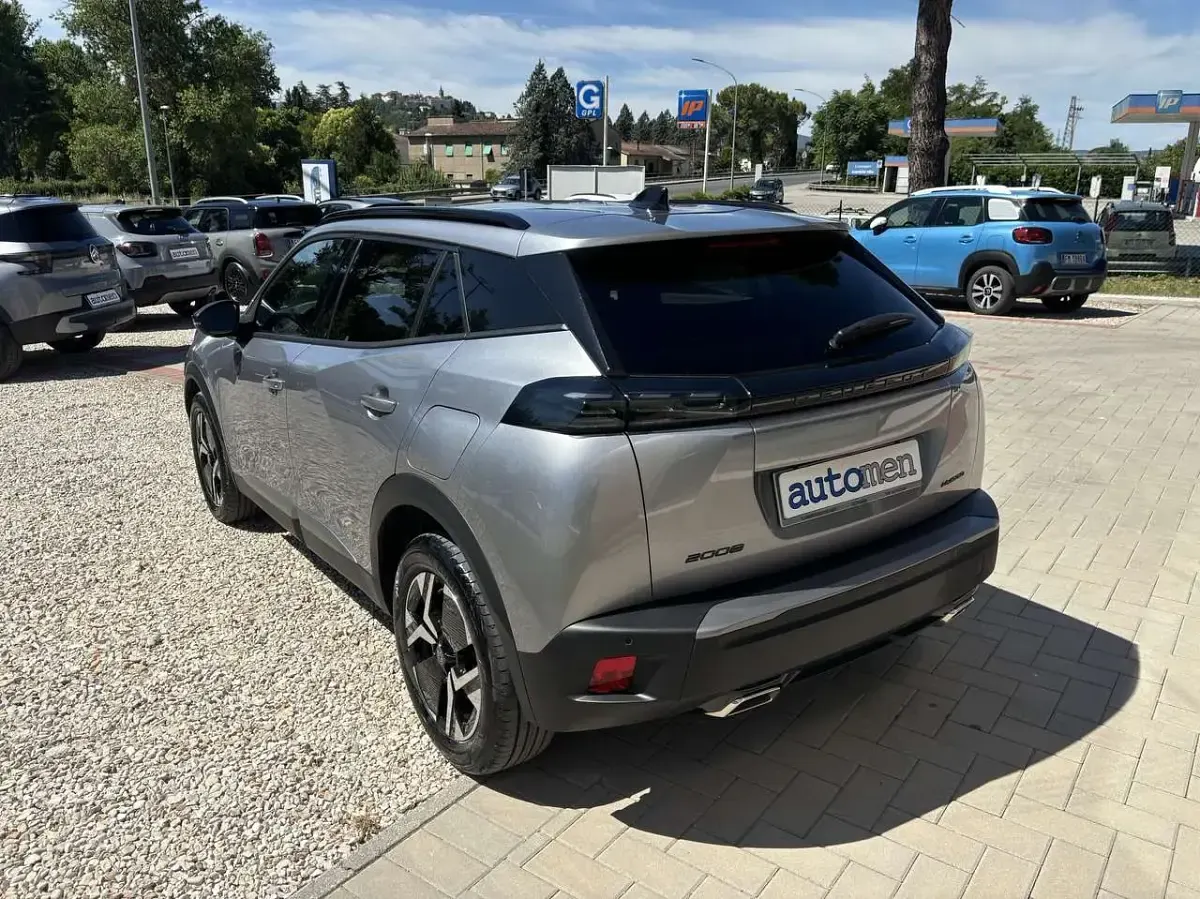 Usata Peugeot 2008 Allure 136 CV (100 kW) 2025 Grigio SUV