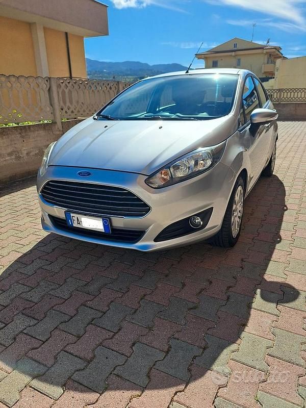 Usata Ford Fiesta 2015 Grigio Berlina