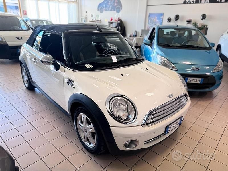 Usata Mini Cooper Cabriolet 122 CV (89 kW) 2010 Beige Cabrio