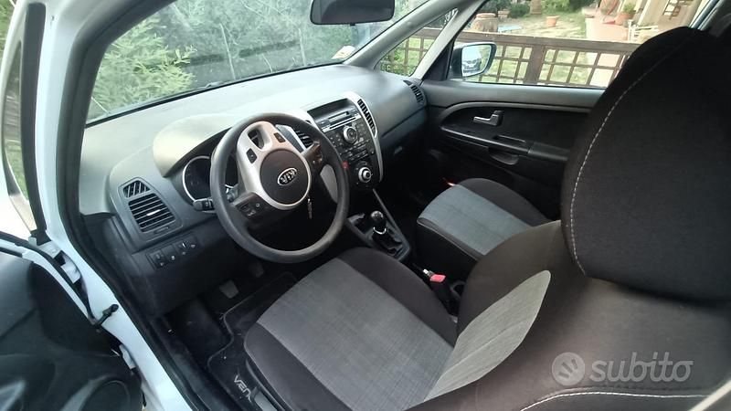 Usata Kia Venga 90 CV (66 kW) 2013 Bianco Utilitaria