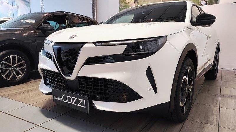 Nuova Alfa Romeo Junior Edizione Speciale 136 CV (100 kW) 2025 Bianco SUV