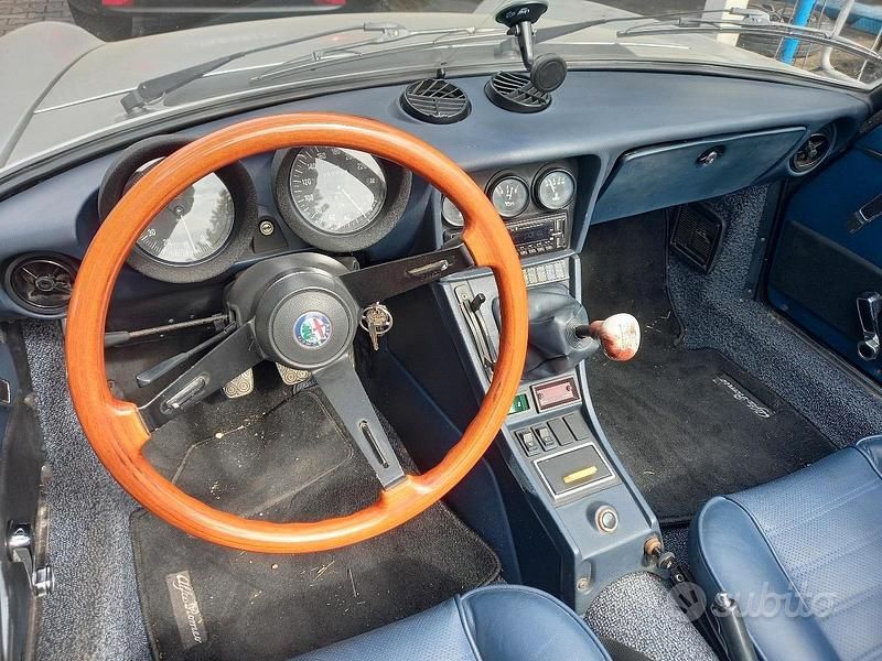 Usata Alfa Romeo Spider 104 CV (76 kW) 1983 Grigio Cabrio