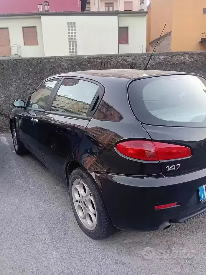 Usata Alfa Romeo 147 120 CV (88 kW) 2007 Nero Utilitaria