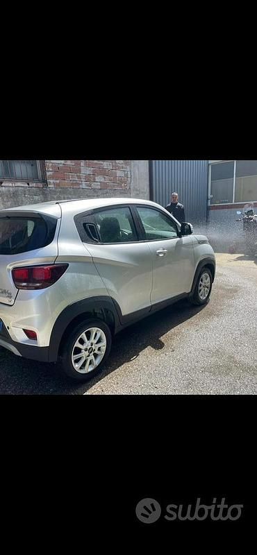 Usata Mahindra KUV100 87 CV (63 kW) 2018 Grigio SUV