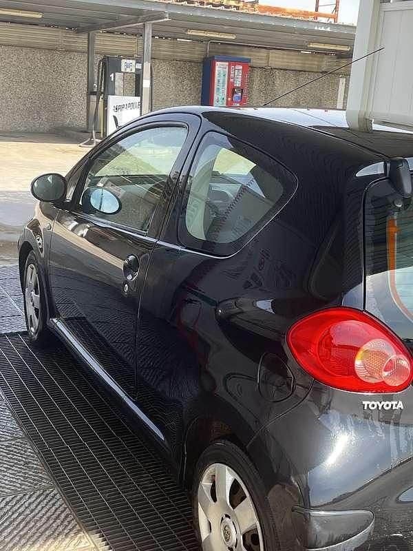 Usata Toyota Aygo 68 CV (50 kW) 2008 Nero Utilitaria