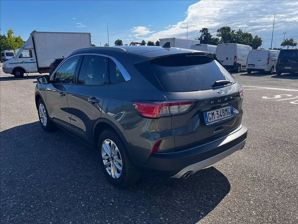 Usata Ford Kuga Titanium 150 CV (110 kW) 2023 Magnetic grey (metallizzato) SUV