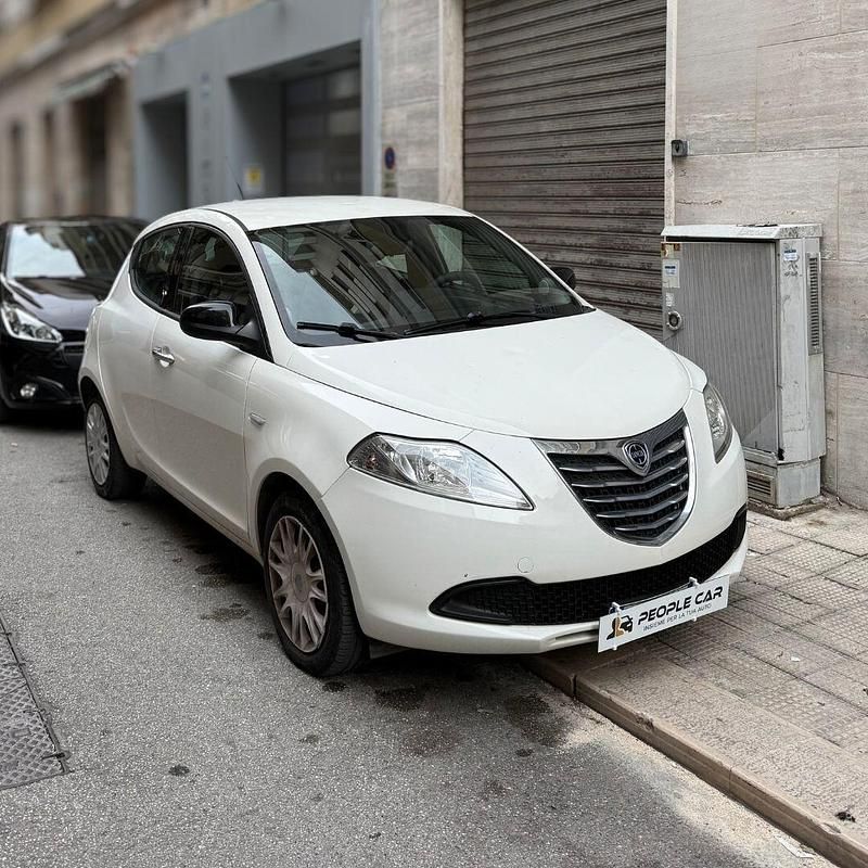 Bianco Usata 2012 Lancia Ypsilon Gold Due volumi | 5950 € (Buon prezzo) - Immagine 1/4