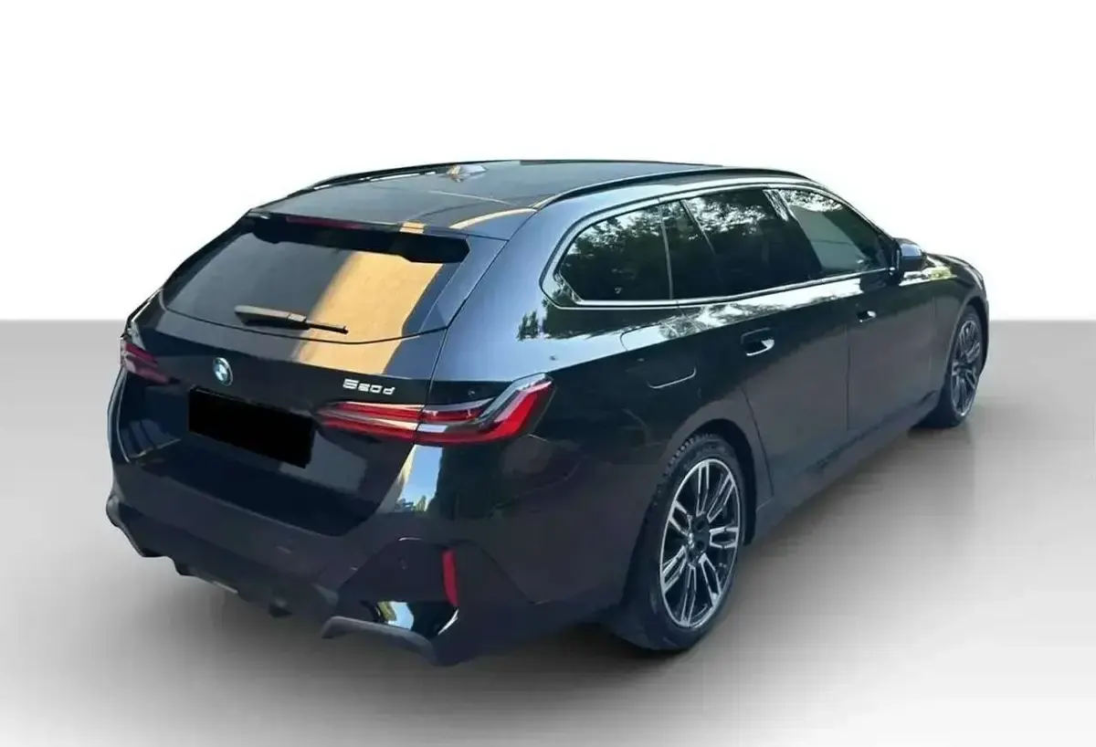 Usata BMW 520 M Sport 197 CV (144 kW) 2025 Nero zaffiro Station wagon