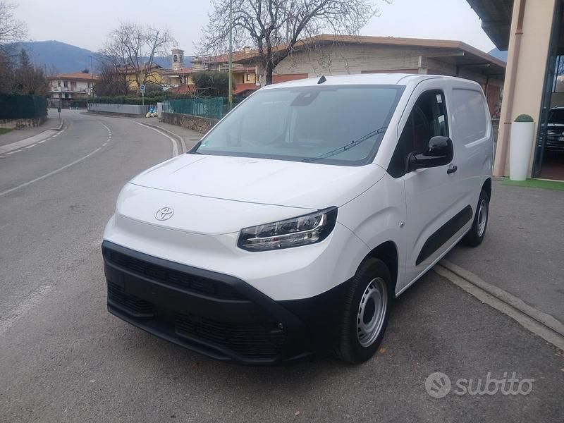 Usata Toyota Proace City City 101 CV (74 kW) 2024 Bianco Monovolume