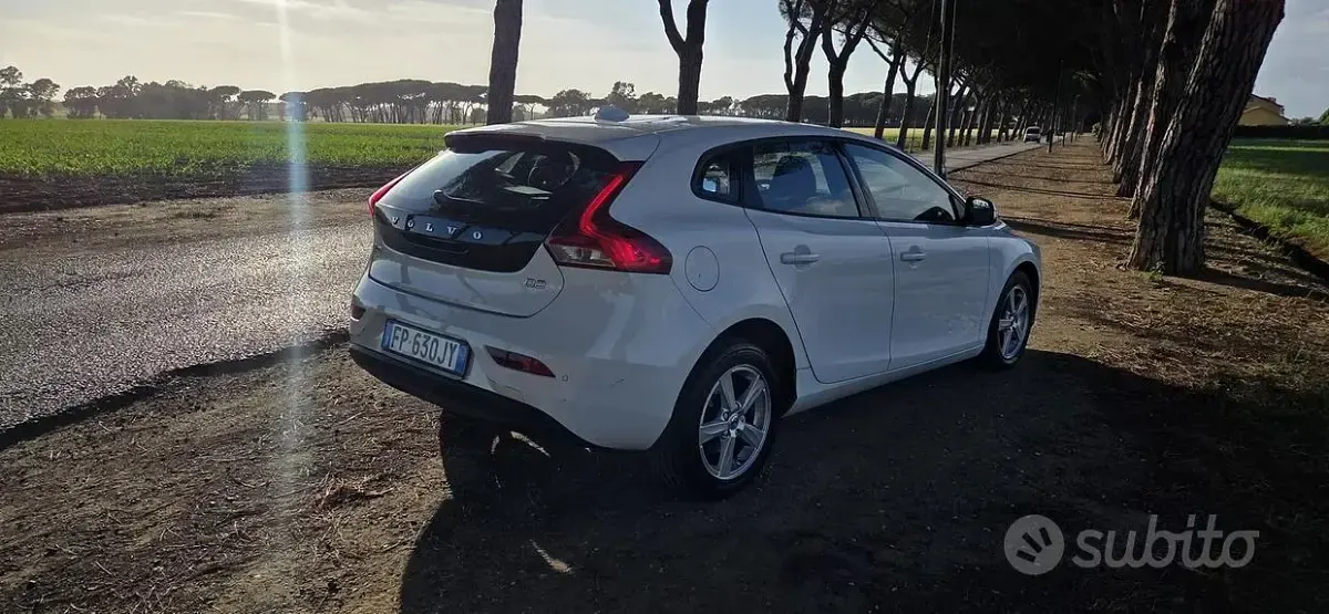 Usata Volvo V40 Kinetic 120 CV (88 kW) 2018 Bianco Berlina