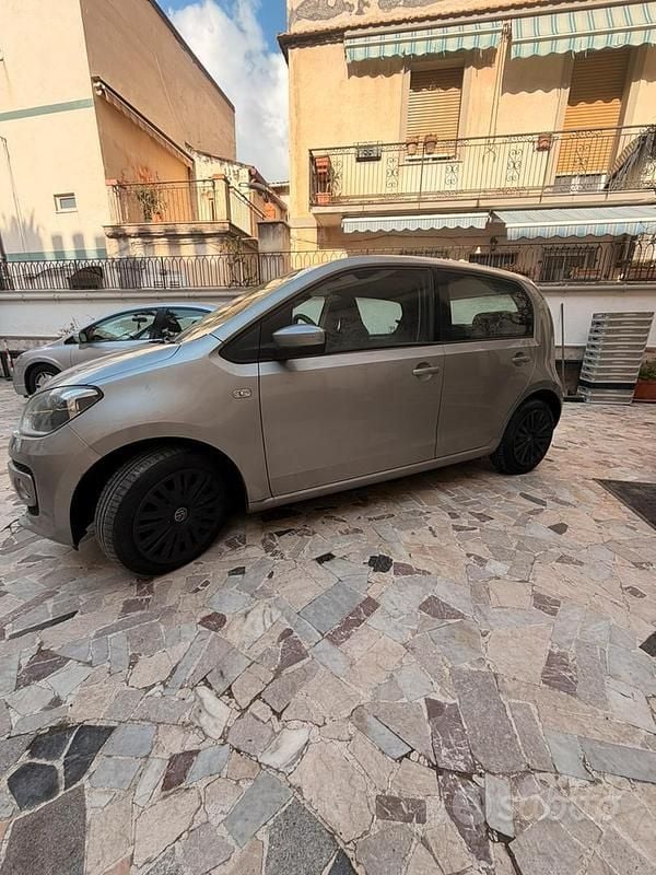 Usata VW up! Move 75 CV (55 kW) 2015 Grigio Utilitaria